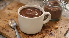 Cioccolata calda densa in pochi minuti: prepara il mix secco da tenere in dispensa