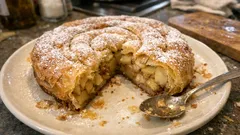 Torta di mele a spirale con crema di mandorle: croccante fuori, morbida dentro