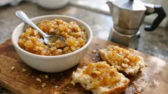 Marmellata al melomakarono: la confettura di mele e miele che profuma d’inverno