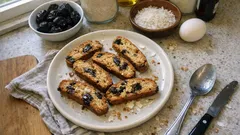 Biscotti alle prugne, mandorle e cocco: si fanno a fette e cuociono in 15 minuti