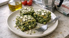 Spanakopita furba senza pasta fillo: torta salata soffice con spinaci e feta