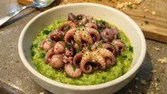 Moscardini con purè di piselli cremoso: cottura dolce, risultato sempre tenero