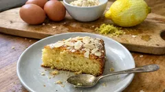 Torta alle mandorle senza farina: morbida, profumata al limone e pronta in poco tempo