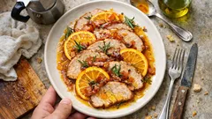 Arista all’arancia con speck: arrosto morbido e profumato, con sughetto agli agrumi