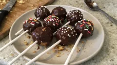 Cake pops di pandoro: il dolce furbo per usare gli avanzi delle feste