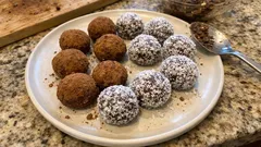 Bon bon senza cottura al cioccolato: il dolcetto veloce da tenere in frigo