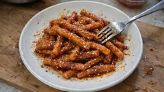 Come fare i latiao cinesi in casa: snack piccante con olio speziato e sesamo