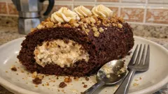 Rotolo al cioccolato con crema al mascarpone e pralina croccante: perfetto da preparare in anticipo